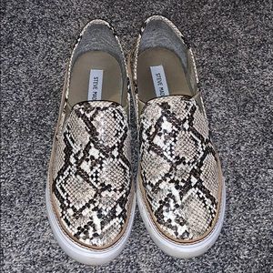 Snake skin print Steve Madden slip ons